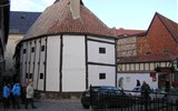 Tajemný kraj Harz, slavnost čarodějnic a úzkokolejkou na Brocken 2021 - Německo - Harc - Quedlinburg, nejstarší hrázděný dům z roku 1400 ve Wordgasse, dnes muzeum hrázděných staveb
