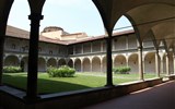 Florencie, Garfagnana s koupáním a Carrara 2022 - Itálie -  Florencie - Santa Croce, ambity kláštera, 1453, B.Rossellini