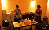 Florencie, Garfagnana s koupáním a Carrara 2022 - Itálie - Toskánsko- San Gimignano, ochutnávka místního vína a sýrů