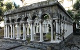 Itálie, památky UNESCO - Itálie, Ligurie, Janov, křížová chodba kláštera sv.Onřeje (Sant´Andrea) z 12.stol.