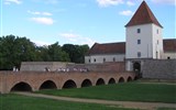 Sárvár - Maďarsko - Zadunají - Sarvár, Blatný hrad, postaven v 13.stol, vlastněn hraběnkou Báthoriovou (Čachtická paní), sarvárský zámek rodu Nadásdyů