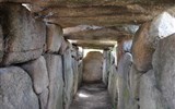 Památky UNESCO - Itálie - Sardinie - dolmen v Coddu Vecchio