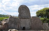 Sardinie - Itálie - Sardinie - hrobka obrů Coddu Vecchio