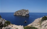 Sardinie, rajský ostrov nurágů v tyrkysovém moři chata - Sardinie - kouzelné pobřeží