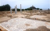 Sardinie, rajský ostrov nurágů v tyrkysovém moři chata letecky 2020 - Itálie - Sardínie - Nora, antické památky, zachované mosaikové podlahy