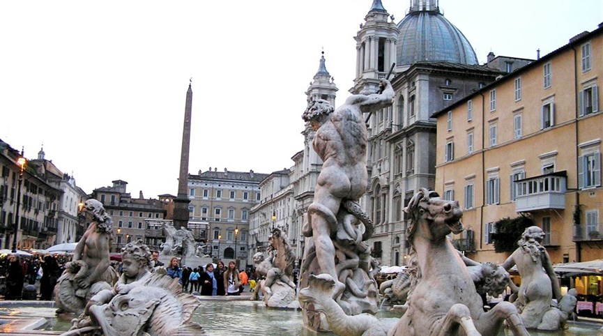 Řím, Vatikán, Ostia Antica po stopách Etrusků letecky s koupáním 2022  Itálie - Řím - Fontana del Neptuno (1878) na Piazza Navona, post. na Domiciánově stadionu z 1.stol.