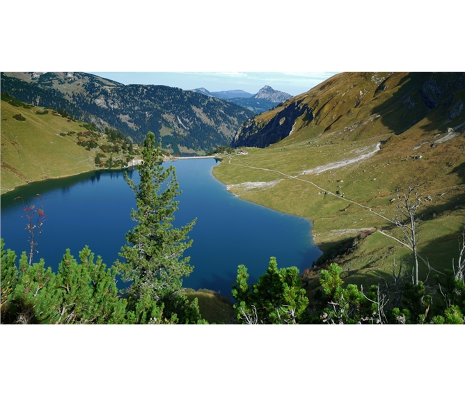 Stubaital s kartou, svět křišťálových vodopádů - Rakousko - Tannheimertal . jezero  Traualpsee