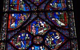 Bretaň, tajemná místa, přírodní parky a megality a koupání v Atlantiku 2022 - Francie - Bretaň - Chartres, katedrála, typické je použití charakteristické modré barvy tzv. chartreské modři