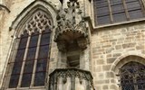 Bretaň, tajemná místa, přírodní parky a megality a koupání v Atlantiku 2023 - Francie - Bretaň - Vitré, vnější kazatelna na katedrále