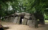 zájezdy v době květnových stárních svátků 2022 - Zájezdy na květnové svátky - Bretaň 227 - Rocher-aux-Feés, 19,5 m dlouhý dolmen, asi vztyčen 3000-35000 př.n.l.