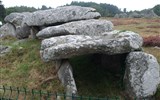 Bretaň, tajemná místa, přírodní parky a megality a koupání v Atlantiku 2023 - Francie - Bretaň - Carnac - dolmen - vstupní část