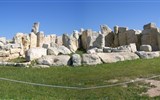 Malta, srdce Středomoří 2021 - Malta - Hagar Quim, největší megality váží až 20 tun a jsou 7 m dlouhé

