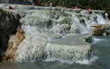 Jižní Toskánsko a kraj Etrusků Lazio 2023 - Itálie - Toskánsko - přírodní sirné travertinové lázně Saturnia s možností koupání