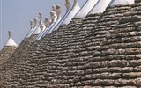 Kalábrie a Apulie, toulky jižní Itálií s koupáním 2022 - Itálie - Apulie - střechy kamenných domků, tzv.trulli