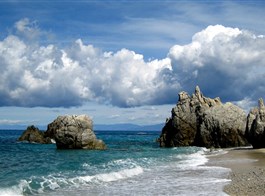 Kalábrie a Apulie, toulky jižní Itálií s koupáním 2024  Itálie - Kalábrie - překrásné pobřeží u Capo Spulico