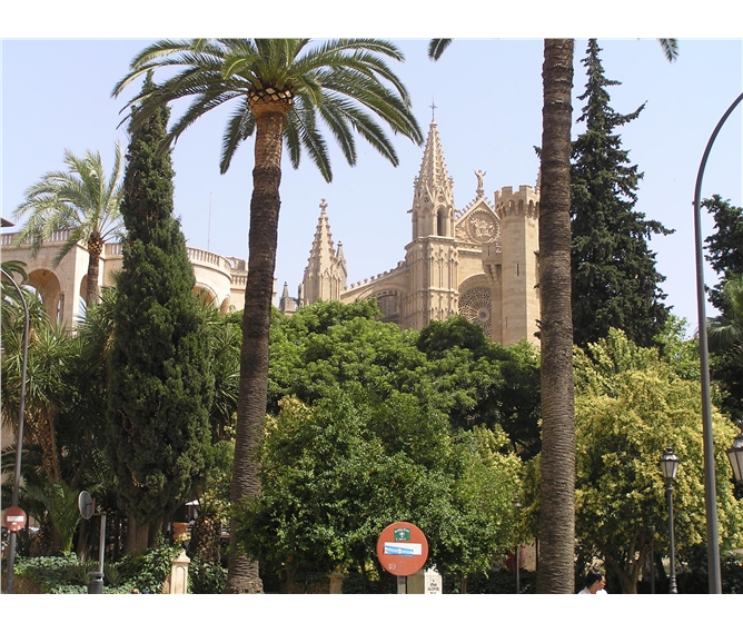 Mallorca, zelený ostrov Středomoří s turistikou 2022 - Španělsko - Mallorca - Palma de Mallorca, katedrála La Seu