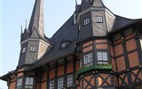 Tajemný kraj Harz, slavnost čarodějnic a úzkokolejkou na Brocken 2021 - Německo - Harz - Weinigerode, gotická radnice, 1498