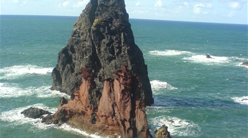 Madeira, ostrov věčného jara s turistikou 2026  Portugalsko - Madeira - útesy San Lorenco