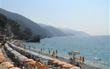 Ligurská riviéra a Cinque Terre s koupáním 2021 - Itálie - Ligurská Riviéra - Monterosso, pláže lákají k vykoupání