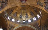 Benátky, ostrovy, slavnost gondol a Bienále 2021 - Itálie - Benátky - interiér kostela San Marco