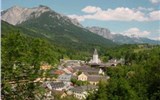 Podzim v Alpách: Solná komora, Dachstein, Mrtvé hory - Rakousko - Štýrsko - Bad Aussee, městečko se starým historickým centrem uprostřed strmých štítů se solnými lázněmi 