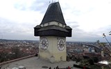 Štýrský Hradec  - Rakousko - Štýrsko - Štýrský Hradec (Graz), Uhrturm (Hodinová věž), symbol města, 1560, původně pouze hodinová ručička, proto je později přidaná minutová ručička menší