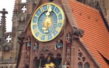 Norimberk - Německo - Norimberk - Frauenkirche, orloj kde králi Karlovi IV. vzdávají poctu říšští kurfiřtové