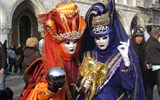 Benátky - Itálie - Benátky - karneval, rej masek v ulicích