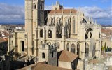 Languedoc, katarské hrady, moře Lví zátoky a kaňon Ardèche letecky 2023 - franmcie - Narbonne - katedrála Saint Just, 1273