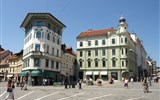 Lublaň - Slovinsko - Lublaň - Prešernov trg obklopený budovami ve stylu Art Noveau.