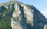 Jižní Itálie a ostrov Ponza - Itálie - Lazio - Terracina, staré etruské město s chrámem Dia vysoko nad mořem