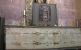 Orange - Francie - Provence 029 - katedrála,  údajný otisk Kristova těla na plátně