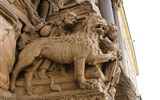 Arles - Francie - Provence - Arles, portál kostela sv.Trofima, detaily