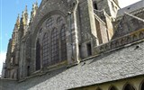 Mont-St-Michel - Francie - Bretaň - Mont St.Michel, pohled na opatský kostel z Rajského dvora