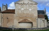 Poitiers - Francie - Poitiers- baptisterium Saint-Jean, příklad merovejské architektury, nejstarší křesťanská stavba ve Francii, kolem 360