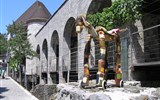 Lublaň - Slovinsko - Julské Alpy - Lublaň, hrad - moderní sochy a stará architektura
