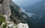Julské Alpy - Slovinsko - Julské Alpy - pohled z útesů Komaiče na Bohiňské jezero