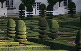 Villandry - Francie - zámky na Loiře - Villandry, zahrady květinové i zeleninové v renesančním stylu