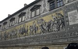 10 nejvýznamnějších památek města Drážďany - Německo - Drážďany - Fürstenzug (Průvod králů), vládci ad pradávna po posledního kurfiřta, 1872-76 pův.freska W.Walthera.