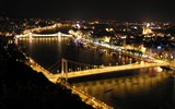 Gellértův vrch - Maďarsko - Budapešt - noční pohled na město z vrchu Gellert