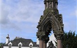 Dunkeld - Velká Británie -Skotsko - Dunkeld, Atholl, fontána v centru městečka