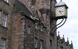 Edinburgh, letecký eurovíkend, Rosslynská kaple, opatství na řece Tweed a krásy Skotské vysočiny 2023 - Velká Británie -Skotsko - Edinburg - městský dům