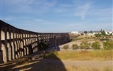 Elvas - Portugalsko - Elvas - 6 km dlouhý akvadukt přivádí do města vodu, dokončen 1622