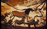 Lascaux - Francie - Perigord - Lascaux, malby býků na stěnách a stropě jeskyně