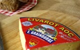 livarot - Francie - Normandie - typický zdejší sýr livarot nazvaný podle městečka Livarot
