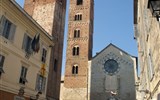 Albenga - Itálie - Ligurie - Albenga, katedrála St.Michael Archangel, vlevo Torre del Vecchio Comune s muzeem Civico Ingauno
