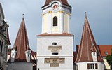 Slavnost slunovratu a údolí Wachau - Rakousko - Křemže - Steinertor - pozdně gotický piaristický klášter, symbol města 