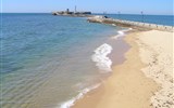 Jarní Andalusie, památky UNESCO, slavnosti a přírodní parky 2022 - Španělsko - Cádiz - písečné pobřeží začíná hned u přístavu