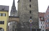 Mnichov a Regensburg a vánoční trhy vlakem 2022 - Německo - Regensburg - městské hradby a brána