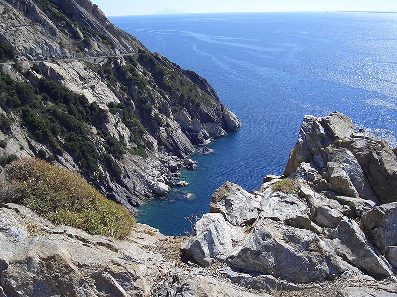 Toskánské souostroví - Itálie - Elba - divoké a strmé západní pobřeží